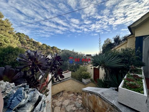 TOH02 Tossa de Mar: House . In the beautiful town of Tossa de Mar, there is a semi-detached house in perfect condition for sale. This magnificent property of 250 meters built offers large spaces ideal to enjoy in the company of your loved ones. Built...