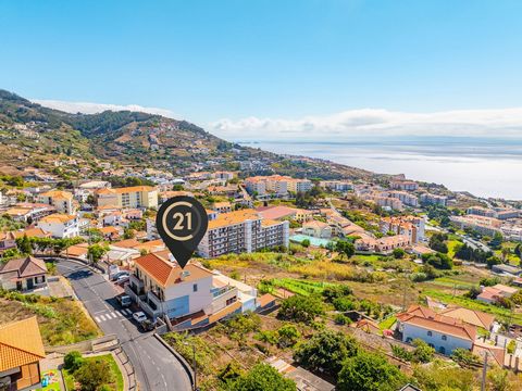 Découvrez cette fantastique villa jumelée située à Caniço, où le confort, la qualité de construction et la vue sur la mer se combinent pour créer la maison parfaite ! Cette propriété de 3 chambres se distingue par son excellente exposition au soleil,...