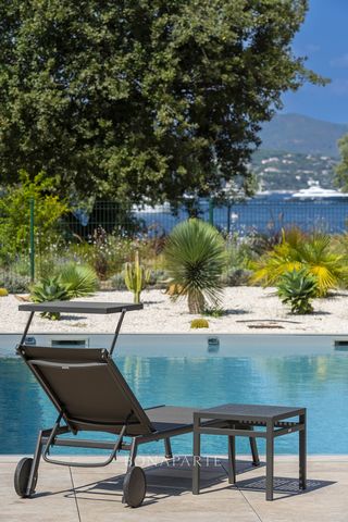 A privileged location on the border between GASSIN and SAINT-TROPEZ, for this exceptional property: - Sea view and beach access 100m walk away - 5 minutes from the center of Saint-Tropez - Closed and secure residence - Living area of 164m2 + a useful...