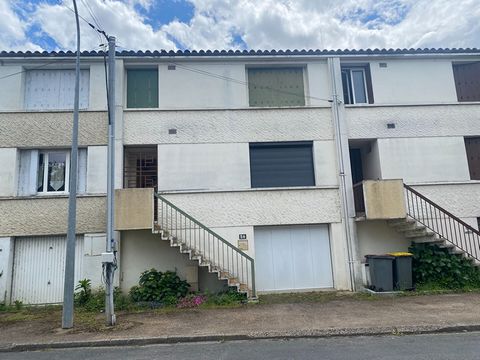 Votre Agence Immobilière ERA PGI, à Castres vous propose à la vente cette Maison de type Provence sur 3 niveaux avec jardin et garage. Proche de tous les commerces, des écoles et de l'accès direct au Centre Ville, cette Maison à Vendre est composée d...