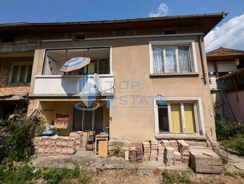 Top Estate Real Estate offers you a two-storey brick house in the town of Plachkovtsi, Gabrovo region. The offered property is located near the railway station and the city center, with year-round access via an asphalt road. The house is two-storey w...