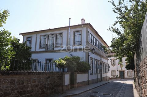 Identificação do imóvel: ZMPT569987 Discover this cozy two bedroom apartment located in the heart of the historic center of Vouzela, a place where history and nature meet in perfect harmony. This property is located in a quiet and charming area, bene...