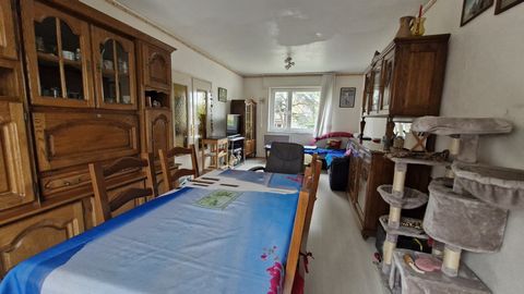 A RIXHEIM, secteur romains, profitez d'une maison accolée 5 pièces avec beau potentiel! Proche écoles, crèches, gare, et autoroute, maison accolée de 5 pièces: cuisine équipée, séjour de 26m2, 3 chambres sans mansardes, salle d'eau équipée rénovée, 2...