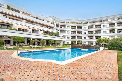 Located in Nueva Andalucía. Located within the picturesque Hotel del Golf complex in Nueva Andalucía, Marbella, Málaga, this generously-sized apartment offers a host of distinctive benefits. With three bedrooms, including a luxurious en-suite, and tw...