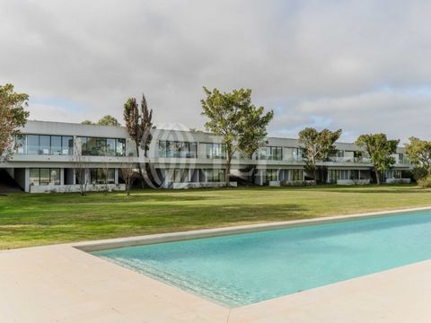 1-bedroom duplex villa, with 109.06 sqm of gross private area, located in Bom Sucesso Resort, in Óbidos. The architectural project by Madalena Cardozo Menezes and Francisco Teixeira Bastos stands out for the quality of its finishes and the unobstruct...