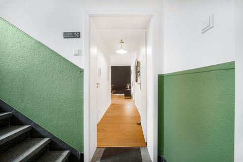 Wir freuen uns, Ihnen diese schöne und gemütlich möblierte 50m2 Wohnung in der beliebten Berliner Straße 141 in Essen vorstellen zu können. Diese Wohnung bietet Komfort und modernes Wohnen in einer erstklassigen Lage. Das Wohnzimmer ist der perfekte ...