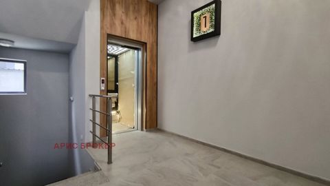 Offer 1030 One-bedroom apartment with an area of 73.30 sq.m. on the fourth floor in a luxury newly built building with two apartments per floor. On a quiet street, a two-minute walk from the Grand Shopping Center. The property has the following layou...