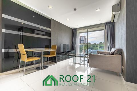 This fully furnished 1-bedroom, 1-bathroom condo is in The Vision, located on Pratumnak Hill, only 600 meters from Cosy Beach. It’s on the 7th floor and has 39.07 sq.m of living space, including a European-style kitchen, a cozy living room, and a din...