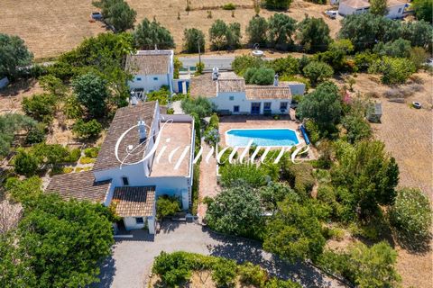 Nestled within a traditional dry stone wall, the estate is adorned with a delightful array of fruit trees, including figs, lemons, oranges, olives, and carobs, accompanied by thriving grapevines. While the land already radiates natural beauty, this i...