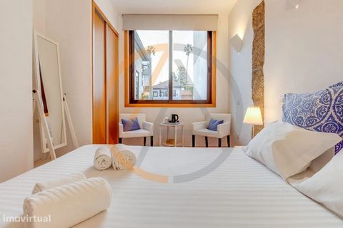 Villa con 5 camere da letto completamente ristrutturata, situata nel cuore della città di Porto, mantenendo il suo vecchio design e alcune delle sue caratteristiche più speciali. In questa proprietà potrete godere della perfetta armonia tra lo stile ...