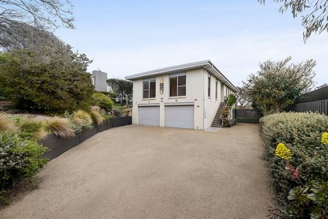 In an exclusive no-through street adjacent to the Sorrento Couta Sailing Club, this solid-brick beachside retreat offers the ideal blend of tranquillity and convenience. Positioned on a generous 932 sqm (approx) landscaped lot, this property stands r...