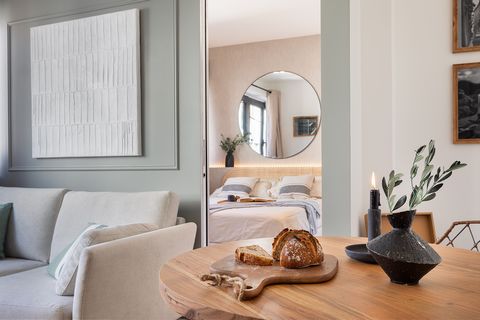 Welcome to Porto, a charming 1-bedroom apartment nestled in the heart of Auteuil. This apartment is surrounded by cafes, restaurants, and shops, making it the perfect starting point for exploring the local culture and cuisine. With its beach-themed d...