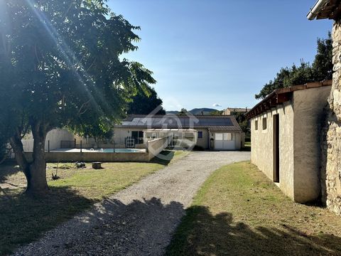 EXCLUSIVITE - Nostra Immobilier vous présente à la vente votre nouveau nid douillet : Reys-De-Saulce : Maison de plain pied de 116m2 édifiée sur une parcelle de terrain de 1151m2, hors lotissement. Cette maison est composée d'une très grande pièce à ...