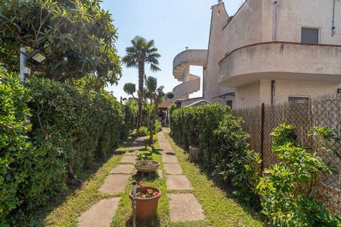 Partie d'une maison à quatre familles à Tarquinia Lido - Via Marco Polo : Un coin de paradis à deux pas de la mer. Bienvenue à Tarquinia Lido, où le confort rencontre la beauté naturelle ! Cette charmante partie d'une maison quadrifamiliale, située a...