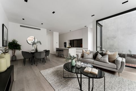 Curated and constructed with an uncompromised attention to detail, this stunning brand-new boutique executive residence is distinguished by its generosity of space, elite level of finish, designer style and idyllic north-facing outdoor environs. Wide...