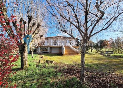 Située à Sorèze proche de toutes commodités, vous serez séduits par cette maison famiiale sur 2 niveaux . Sise sur un terrain de 7444 m2, je vous invite à venir découvrir cette maison de 217 m2 + Garage indépendant de 85 m2. Au rez de chaussée : 1 ch...