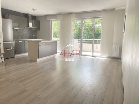 5 min customs from CROIX DE ROZON 20 min GENEVA AIRPORT close to all amenities and buses. On the 1st floor in a quiet green setting, type 3 apartment with a kitchen open to the living room overlooking the balcony. Two beautiful bedrooms with their cl...