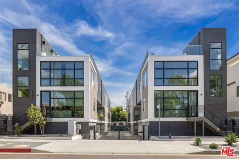 Built new in 2022, The Sweetzer Collection is centrally located in the heart of West Hollywood in the best walkable neighborhood in Los Angeles. An abundance of oversized windows and high-end finishes decorate every turn. The main level features high...