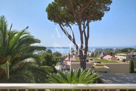 Amanda Properties vous propose dans une résidence de standing de la Californie, ce ravissant appartement en cours de rénovation de 120m². L'appartement est composé d'un hall, d'une vaste pièces à vivre donnant sur une terrasse de 33m², d'une cuisine ...