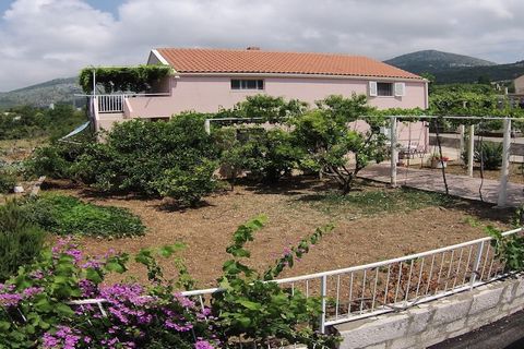 Apartment Ani is situated in Banići, a small secluded village and bay on the Adriatic coast. This picturesque village is 38 km away from historic Dubrovnik and it is rich with beautiful beaches and coves. Property offers baggage dropoff and free priv...