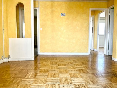 Dpt Marne (51), à vendre REIMS un appartement au quatrième et dernier étage, un balcon, une cave