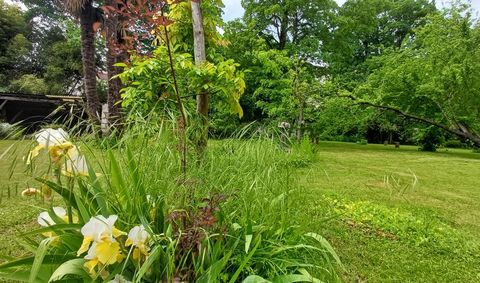 Dpt Charente (16), à vendre ANGOULEME maison 6 pièces et 2 annexes à rénover