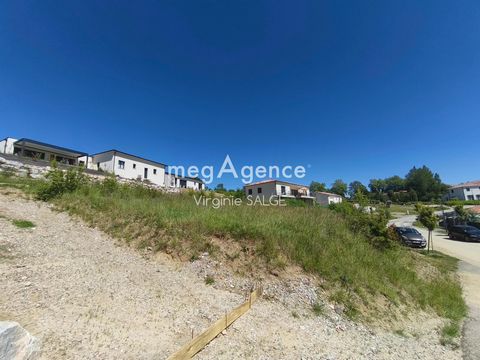 NAILLOUX - TERRAIN VIABILISE A BATIR 1000m²