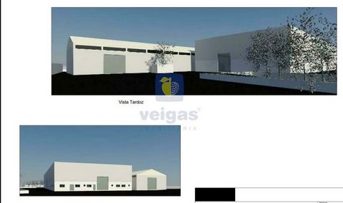 Terreno industrial de excelencia en Ota: ¡su oportunidad de crecimiento! Ubicación: Ota, Alenquer a 15 minutos del cruce de Carregado Superficie total: 22.080 m² Potencial de Construcción: Proyecto de construcción industrial ya aprobado por una super...