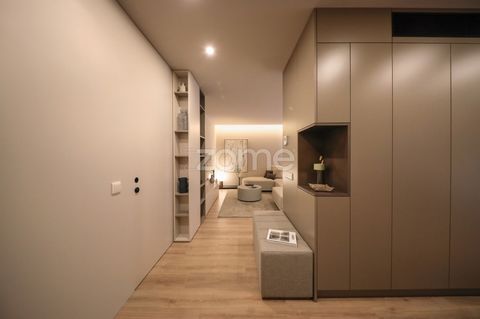 Identificação do imóvel: ZMPT575985 Oportunidade única de viver num deslumbrante empreendimento novo em Guimarães. Projeto inovador com a construção de três edifícios modernos constituído por 39 apartamentos, concebidos para proporcionar um estilo de...