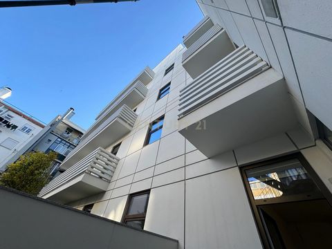 Apartamentos T2 novos, prontos a habitar, num edifício de construção recente (construído em 2024), localizado em frente à estação de metro de Arroios. De um total de 17 unidades, apenas 4 permanecem disponíveis; aproveite esta oportunidade exclusiva ...