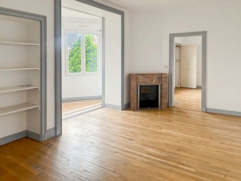 ? À Vendre Immeuble de Caractère au Cur dÉcommoy (72)
