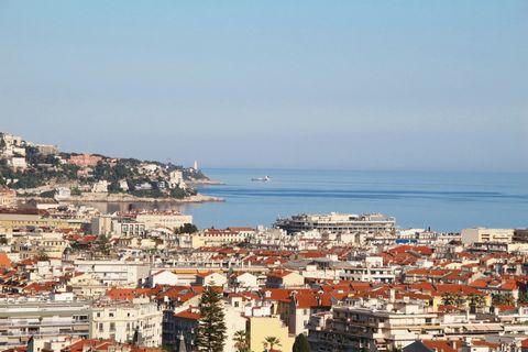 NICE IMPERIAL PARK: 3-BEDROOM APARTMENT WITH PANORAMIC SEA VIEW, TASTEFULLY RENOVATED: Discover this superb apartment ideally located in the sought-after Imperial Park area of Nice. Recently renovated with quality materials, this property offers an e...