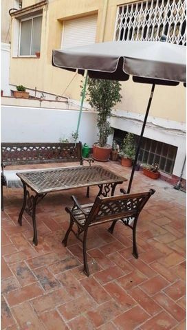 Te presentamos esta encantadora vivienda independiente en planta baja, ubicada en el corazón del Guinardó. Con 50 m² de superficie interior y una impresionante terraza-solárium privada de 50 m², este piso ofrece un oasis de tranquilidad y privacidad ...