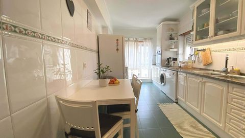 Apartamento T2 à venda em Ouressa, Sintra, com luz natural, vista jardim, arrecadação e cozinha equipada. Zona calma com bons acessos. Este apartamento T2 com 92m², localizado em Ouressa Sintra, oferece tudo o que precisa para viver com conforto e tr...