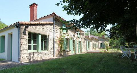 LONGÈRE EN PIERRE / 4 CHAMBRES / TERRAIN