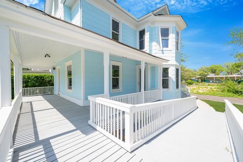 Calling all businesses! Highly desirable property and location for any enterprise. Zoned commercial AND residential. Best of both worlds. This newly renovated (2024) property boasts too many amenities to list. It is the perfect spot for businesses up...