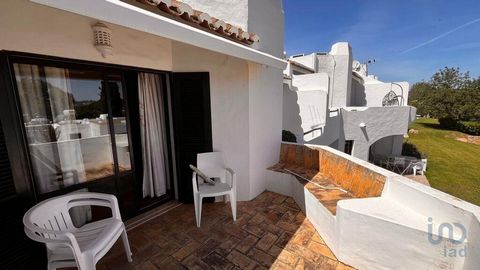 HABITAÇÃO PRÓPRIA e/ou INVESTIMENTO IMOBILIÁRIO Apartamento tipo T1, situado em uma excelente localização e área tranquila. Mantido impecavelmente, com alteração recente na casa de banho e desenhado para satisfazer todas as suas necessidades. Tem uma...