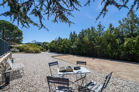 This holiday home is called the ‘Petit Nice’ because you will find peace, relaxation, nature and subtropical Mediterranean climate. There is a private garden and swimming pool for a refreshing swim. The home is ideal for families due to its unique lo...