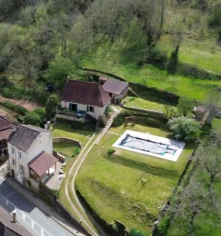 Joli ensemble de 2 maisons d'habitations avec piscine