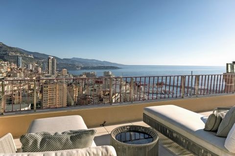 Ontdek dit uitzonderlijke split-level penthouse van 426 m² met een onbelemmerd uitzicht op Monaco en de Middellandse Zee. Met 4 chambres, waaronder een prachtige Master, profiteert dit unieke pand van hoogwaardige afspraken. Het elegante, lichte inte...