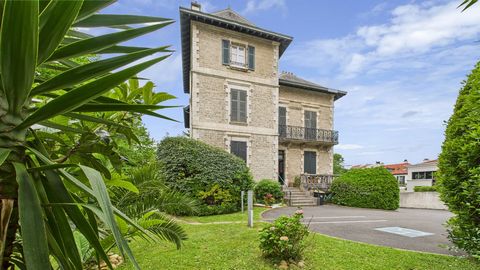 Grand studio + parking au Jardin Public.