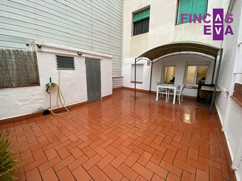 Fincas Eva presenteert deze aantrekkelijke en rustige woning in de iconische wijk Sagrada Familia in de wijk Eixample in Barcelona. De woning is gelegen op de eerste verdieping (zonder lift) en beschikt volgens kadastergegevens over een bebouwde oppe...