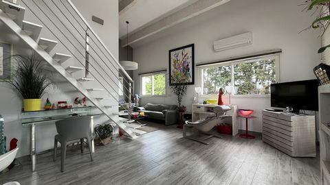 Villeneuve les Beziers, proche des plages et aux portes de Beziers. Trés belle Villa edifiée en 2018 avec garantie décennale, implantée sur un terrain piscinable de 493 m2. Entrée sur la propriété avec portail automatique. Elevée d'un étage sur rez d...