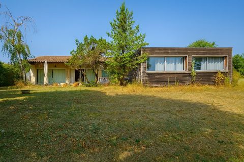 À vendre  Maison d'architecte 240 m²  Montbron (Charente)