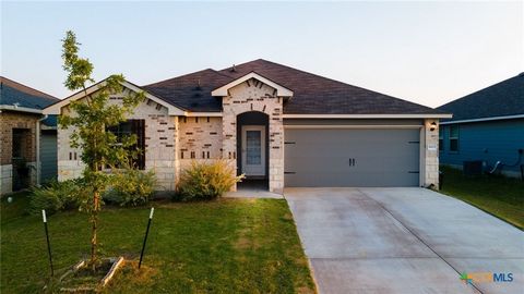 Charming 3-Bedroom, 2-Bath Home in Temple, TX – Excellent Condition! Welcome to this beautifully maintained 3-bedroom, 2-bath home located in a quiet and desirable neighborhood in Temple, Texas. This home offers an open floor plan perfect for modern ...