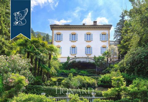 On Lake Como this beautiful luxury villa dating back to the second half of the 19th century is for sale. This villa has an internal surface of around 500 m2 and is spread over three levels plus an attic. On the ground floor you will find an hall with...