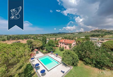 This stunning luxury property surrounded by Livorno's countryside is for sale in Rosignano Marittimo, just a few kilometres from Catiglioncello. Thirty hectares of land frame this enchanting accommodation that include a part dedicated to arable ...