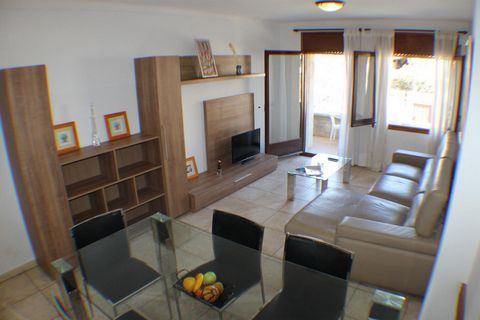 Cet appartement spacieux et confortable, ayant une vue sur les montagnes, est situé à Roses, Costa Brava, dans le nord de la province de Gerona, Catalogne. La ville de Roses est située sur la côte du nord du Golf des Roses, au sud du cap de Creus. Le...