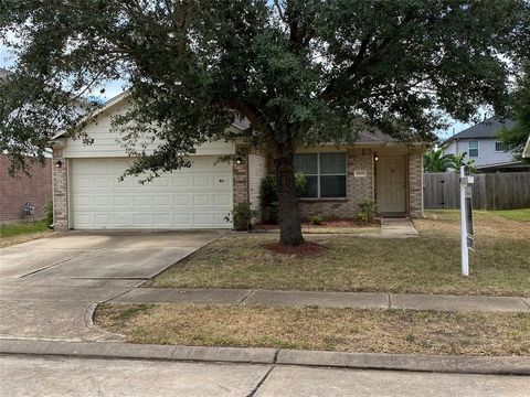 Great starter home in a prime Katy location close to schools shopping and restaurants. This brick home boasts large rooms, an eat in kitchen, double sinks in both baths, spacious closets and a covered back patio. This home is great for entertaining f...