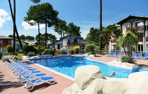 Welcome to the Arcachon Bay! Discover this delightful resort set between the ocean and the rich natural environment of the region by staying in the Prestige Residence les Greens du Basin just 5km from the port and La Hume beach and near the clubhouse...